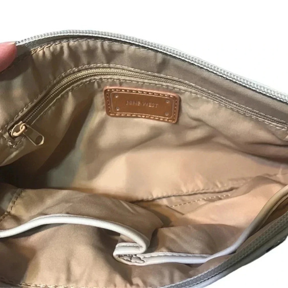 Bath and Body Works beautiful floral tote bag - Picture 4 of 5